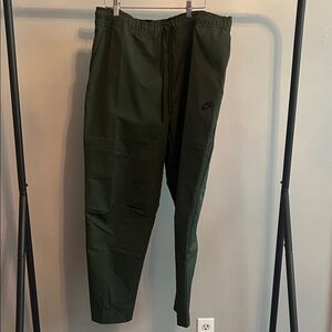 Nike Men's Olive Joggers